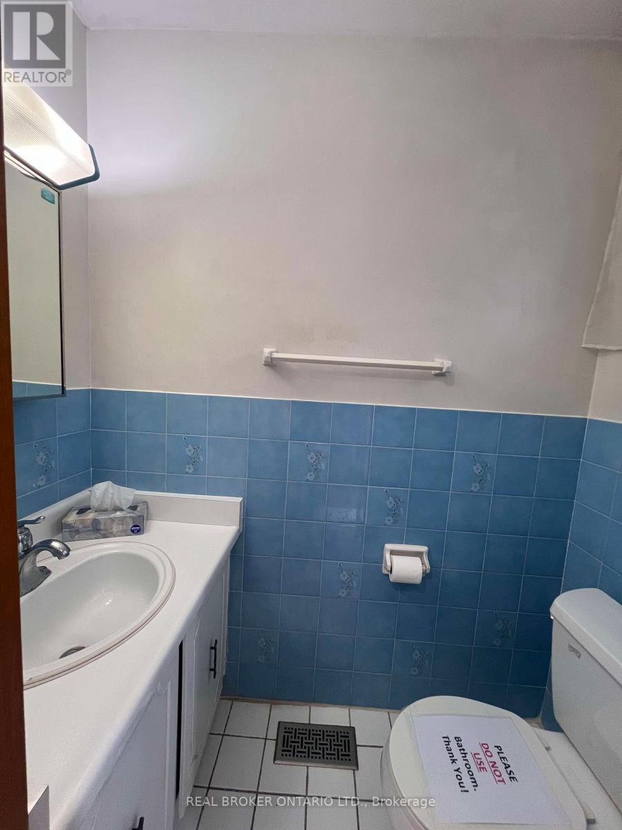 41 Cleethorpes Boulevard, Toronto, Ontario  M1S 2S7 - Photo 14 - E12600380