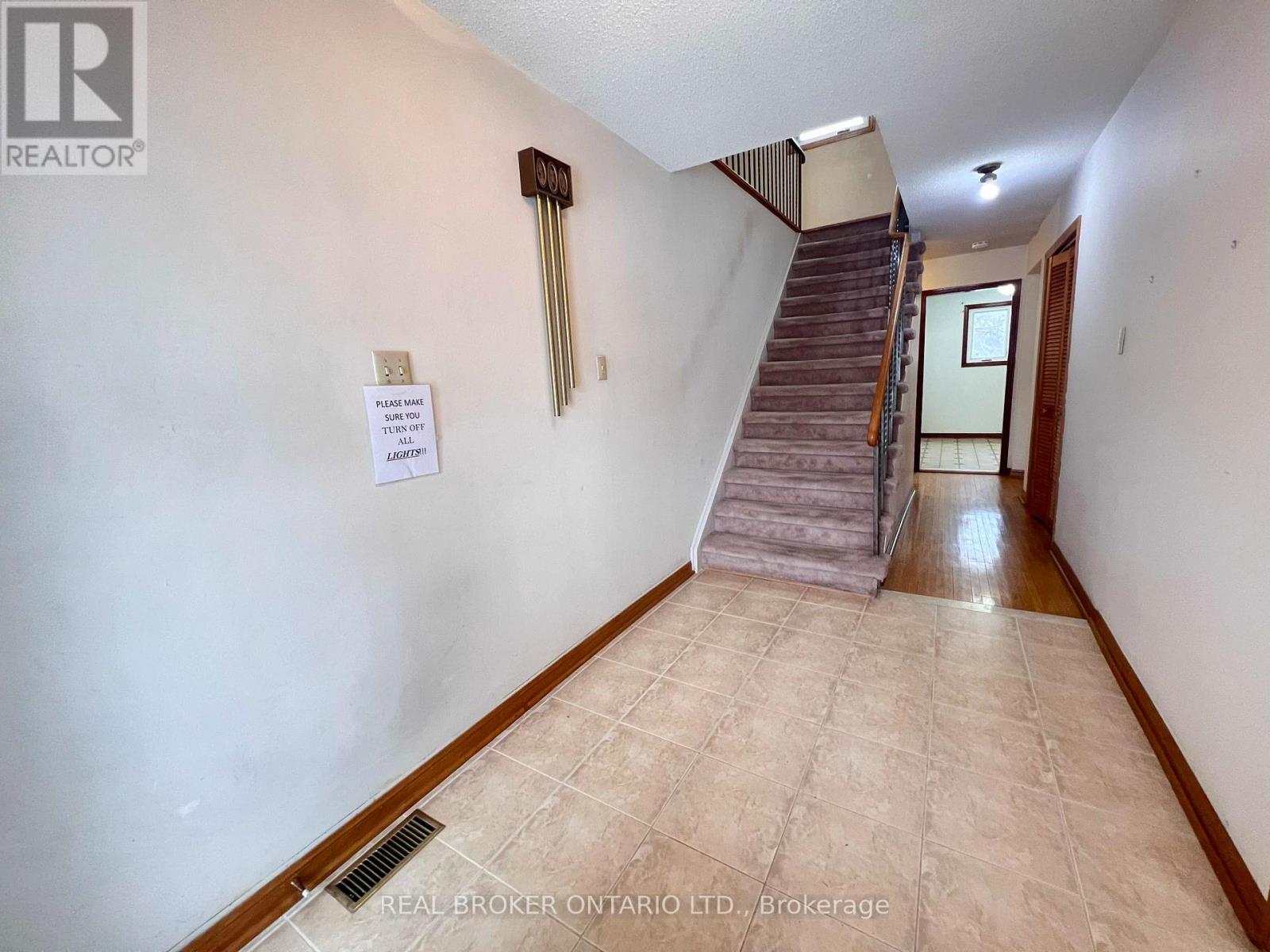 41 Cleethorpes Boulevard, Toronto, Ontario  M1S 2S7 - Photo 3 - E12600380