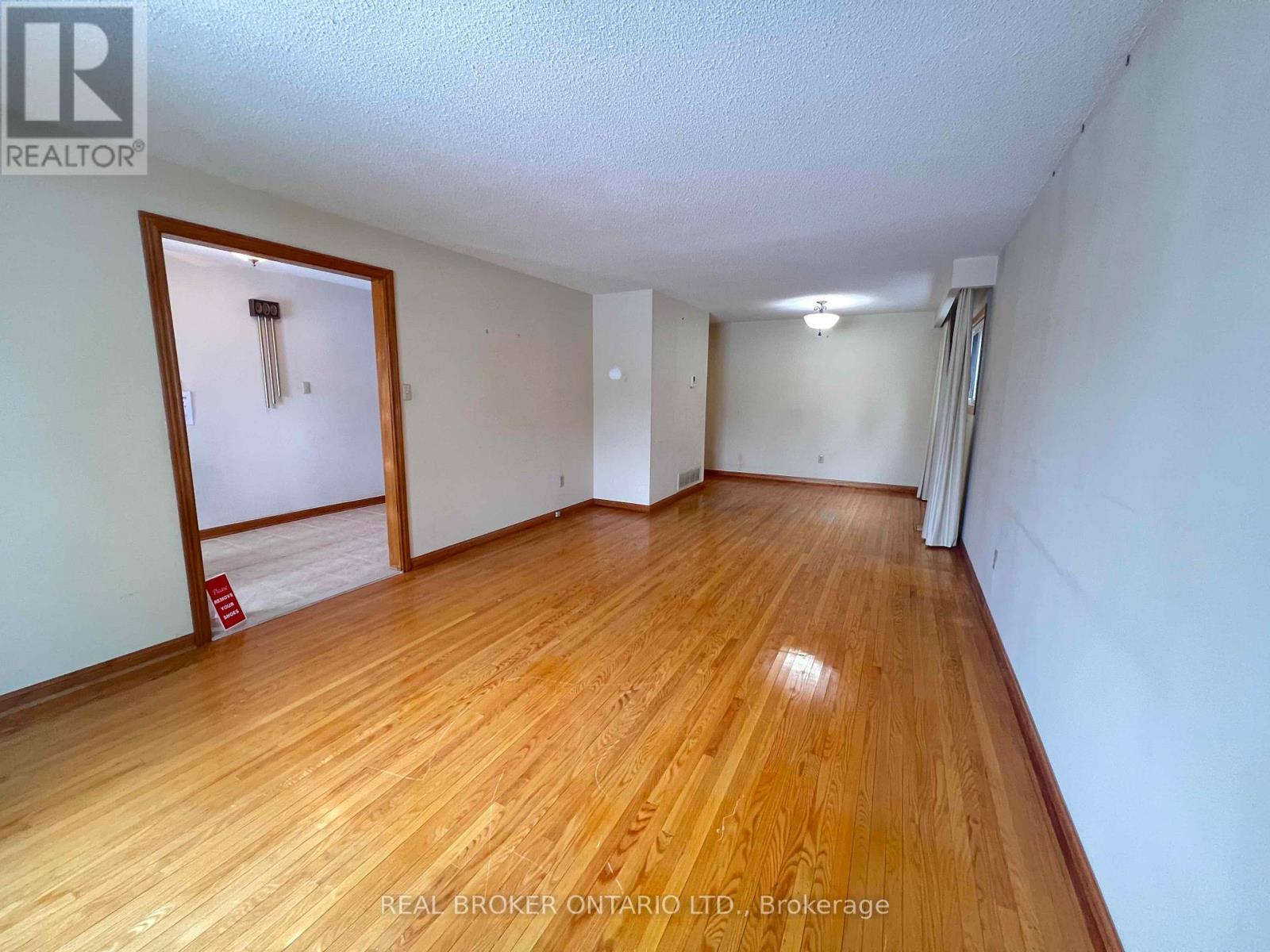 41 Cleethorpes Boulevard, Toronto, Ontario  M1S 2S7 - Photo 5 - E12600380