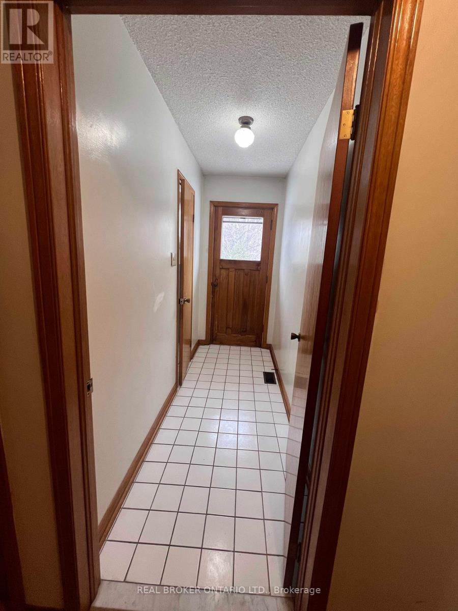 41 Cleethorpes Boulevard, Toronto, Ontario  M1S 2S7 - Photo 9 - E12600380