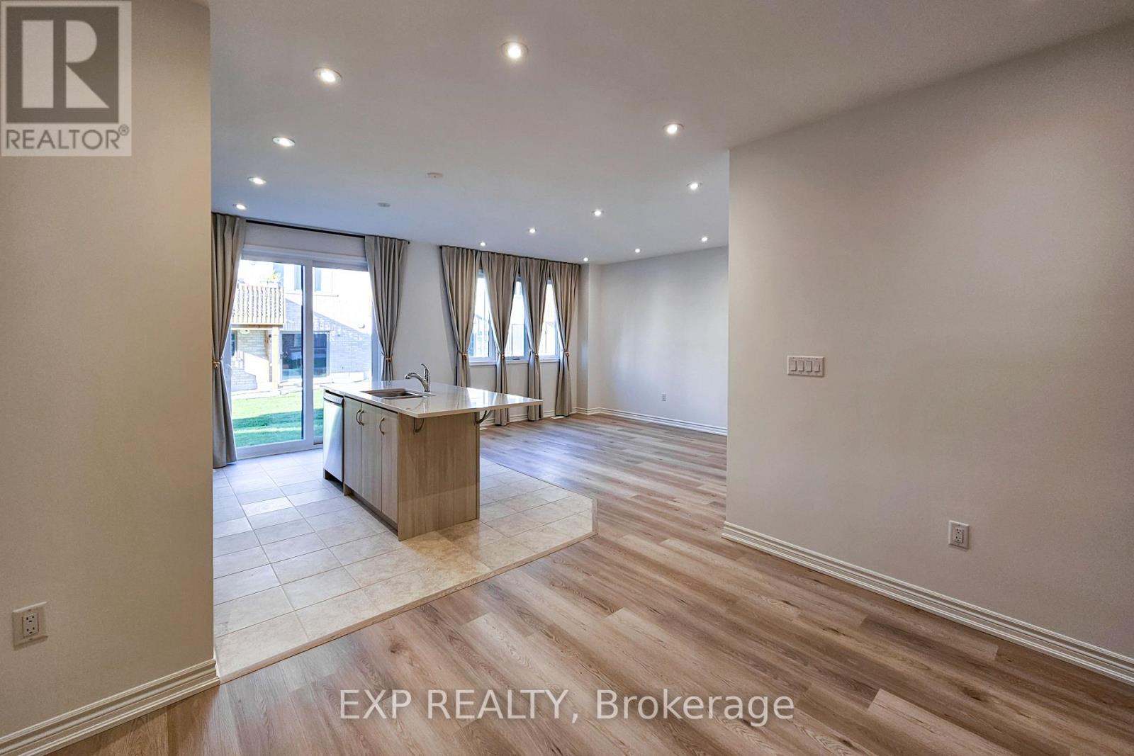 8 Vinewood Crescent, Barrie, Ontario  L9J 0B7 - Photo 13 - S12600330