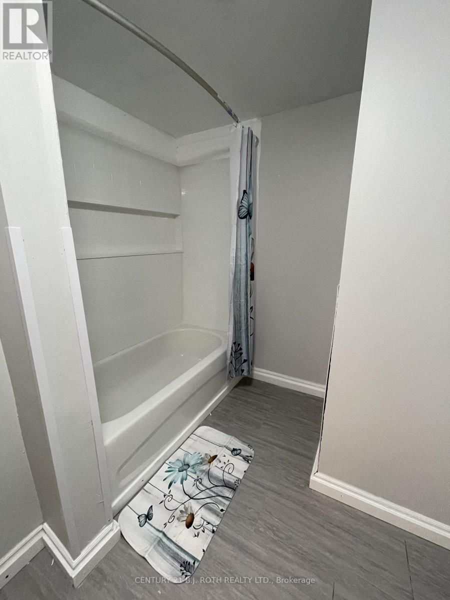 8 Daphne Crescent, Barrie, Ontario  L4M 2Y8 - Photo 15 - S12600376