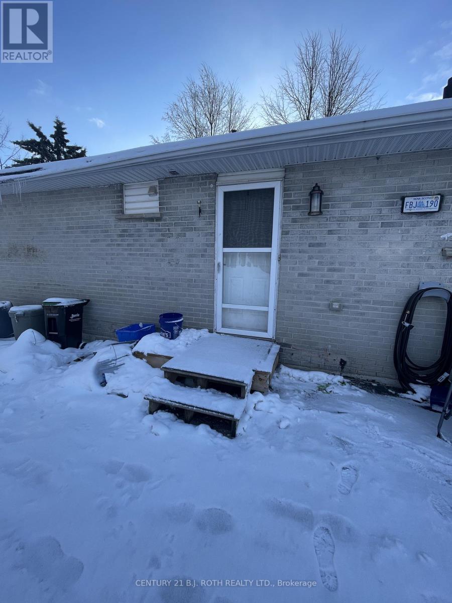 8 Daphne Crescent, Barrie, Ontario  L4M 2Y8 - Photo 2 - S12600376