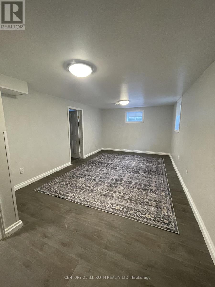 8 Daphne Crescent, Barrie, Ontario  L4M 2Y8 - Photo 4 - S12600376