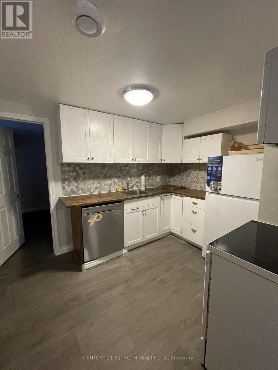 8 Daphne Crescent, Barrie, Ontario  L4M 2Y8 - Photo 5 - S12600376