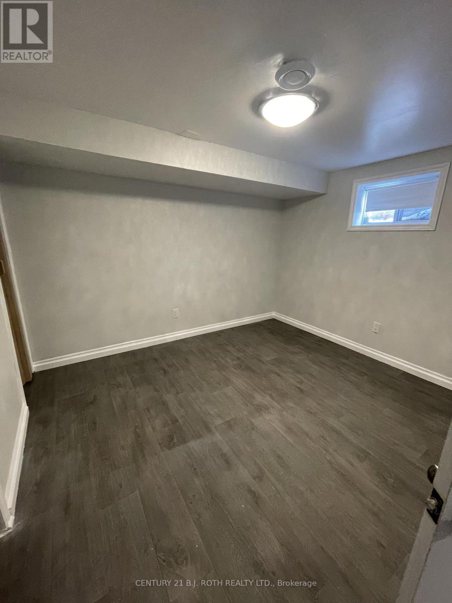 8 Daphne Crescent, Barrie, Ontario  L4M 2Y8 - Photo 7 - S12600376