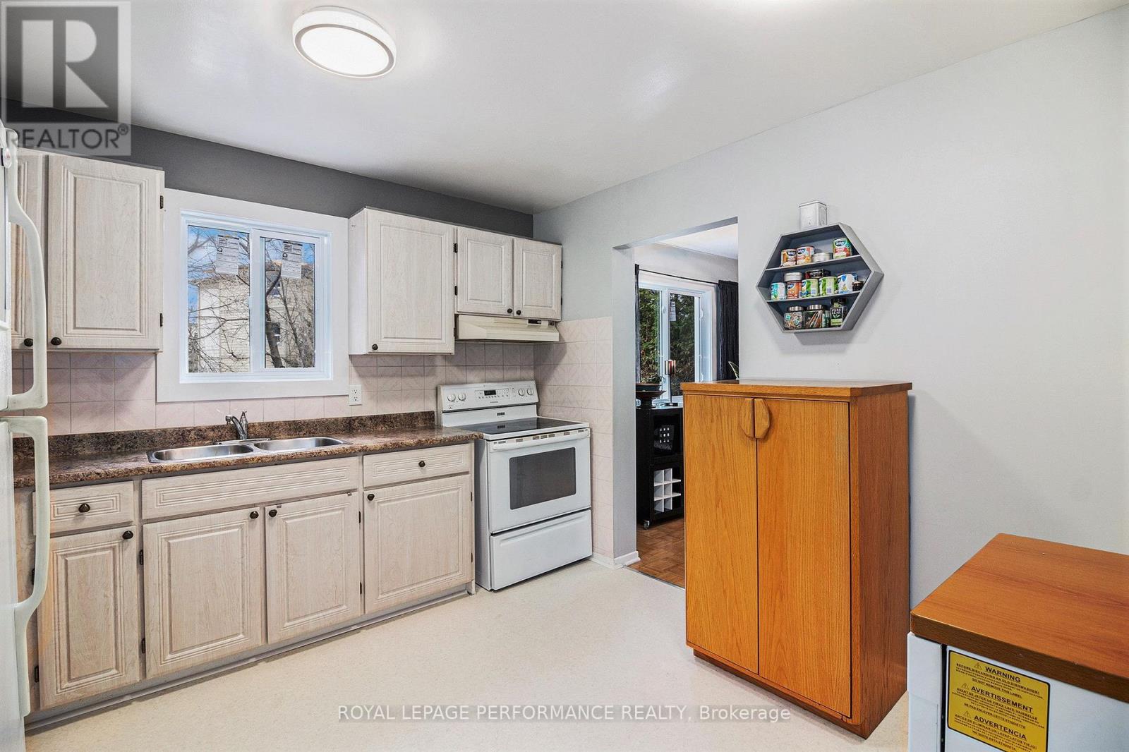 6349 St Louis Drive, Ottawa, Ontario  K1C 2X9 - Photo 10 - X12559720