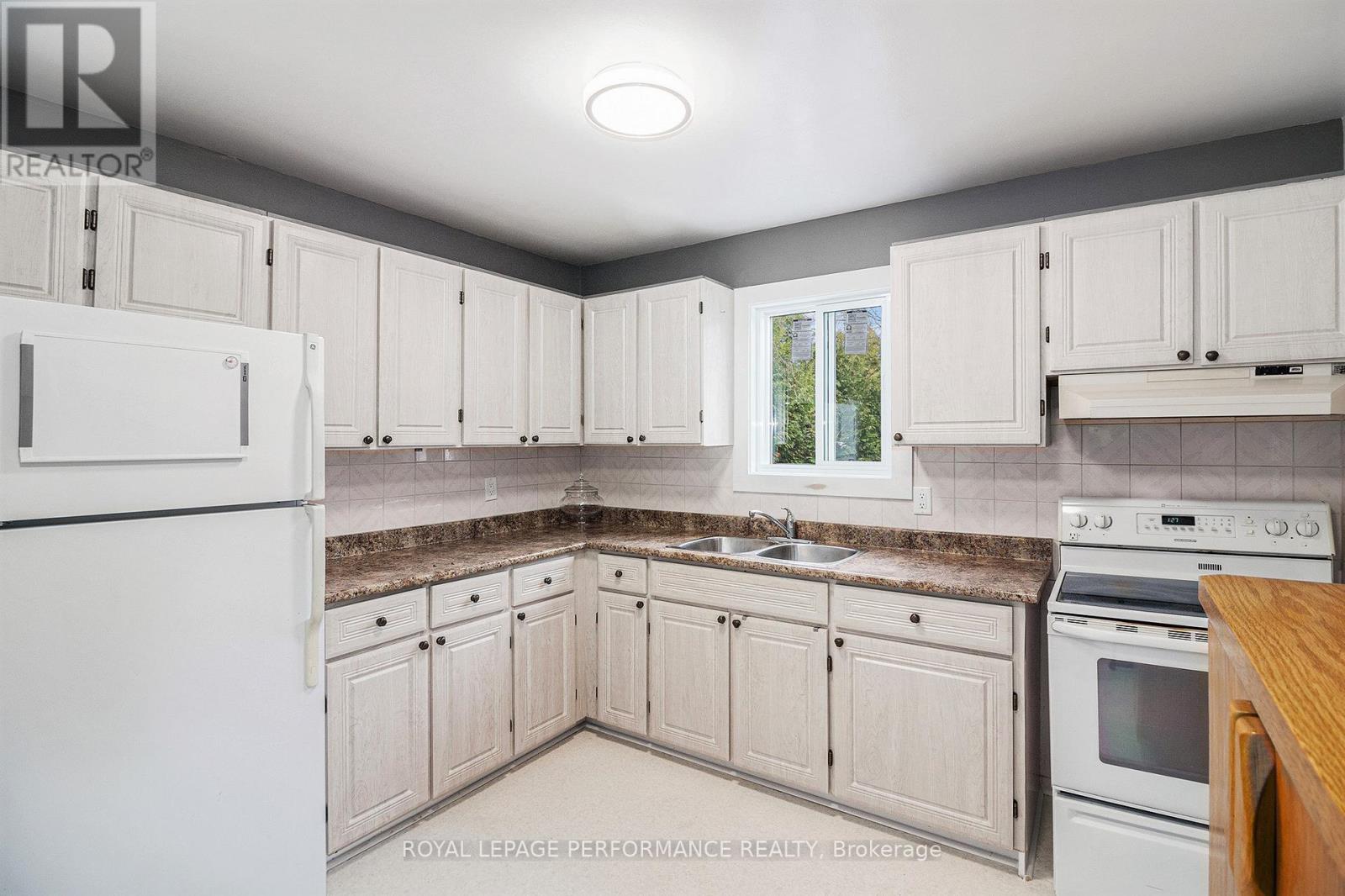 6349 St Louis Drive, Ottawa, Ontario  K1C 2X9 - Photo 11 - X12559720