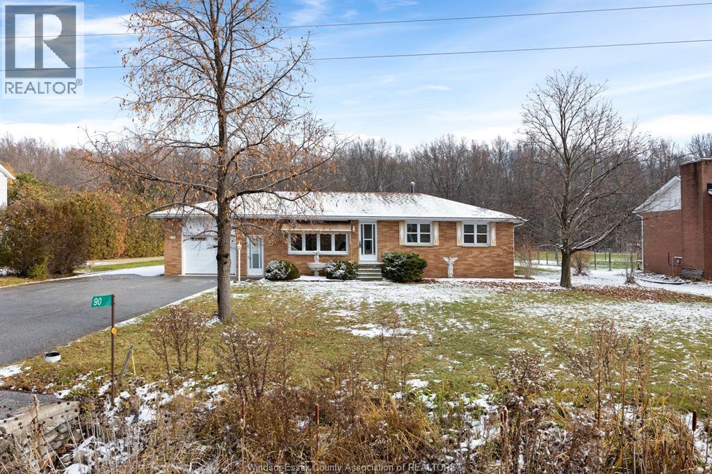 90 County Rd 29 (Division Rd), Kingsville, Ontario  N0R 1B0 - Photo 2 - 25031144