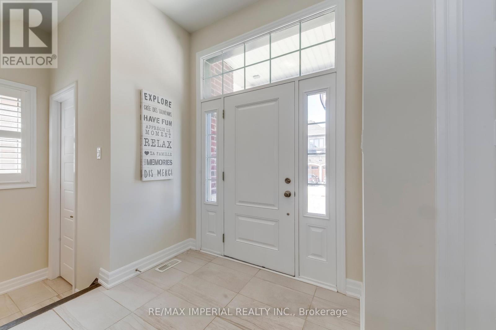 3263 Donald Mackay Street, Oakville, Ontario  L6M 0T1 - Photo 2 - W12600370