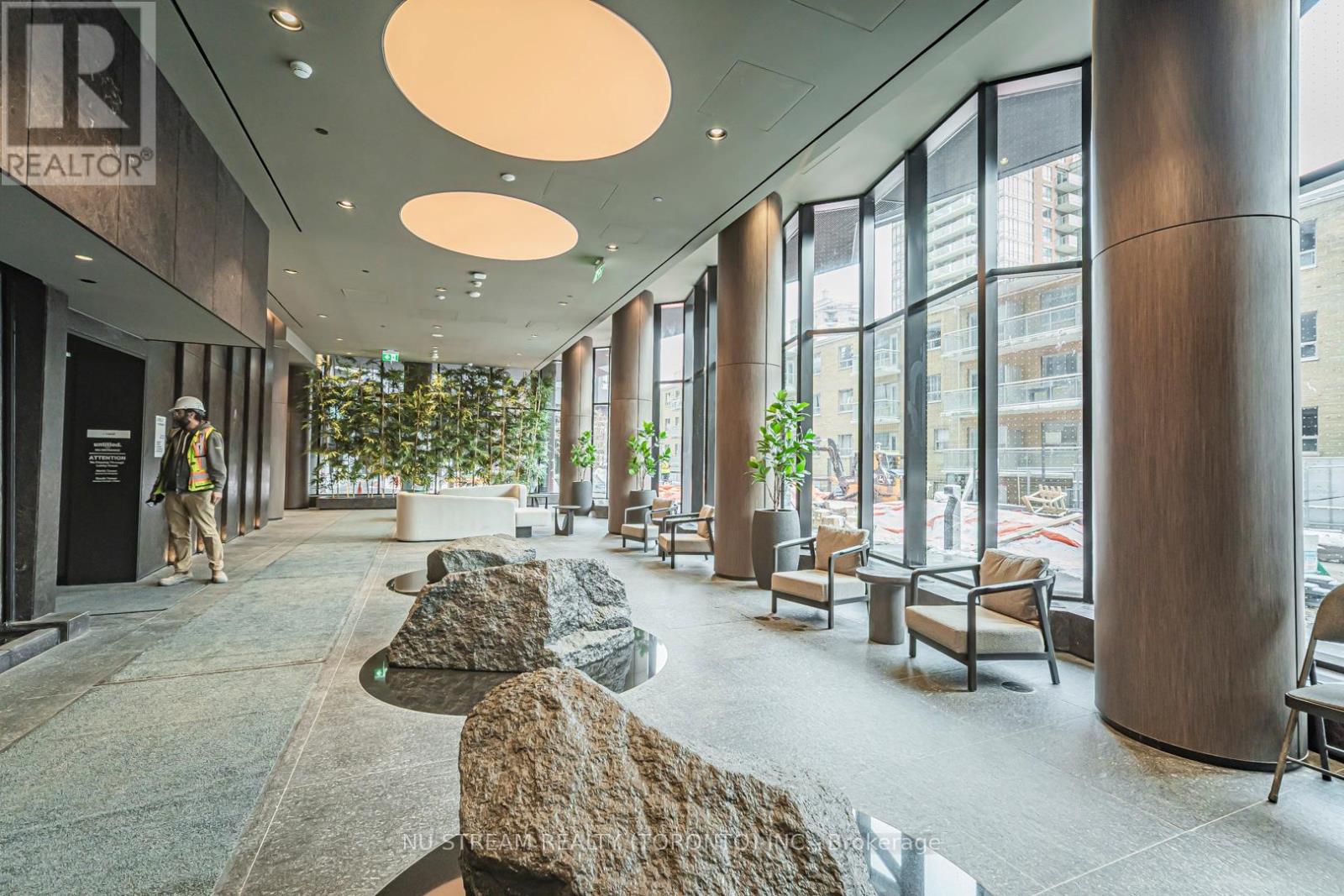 2410n - 120 Broadway Avenue, Toronto (Mount Pleasant West), Ontario  M4P 1V6 - Photo 2 - C12592974