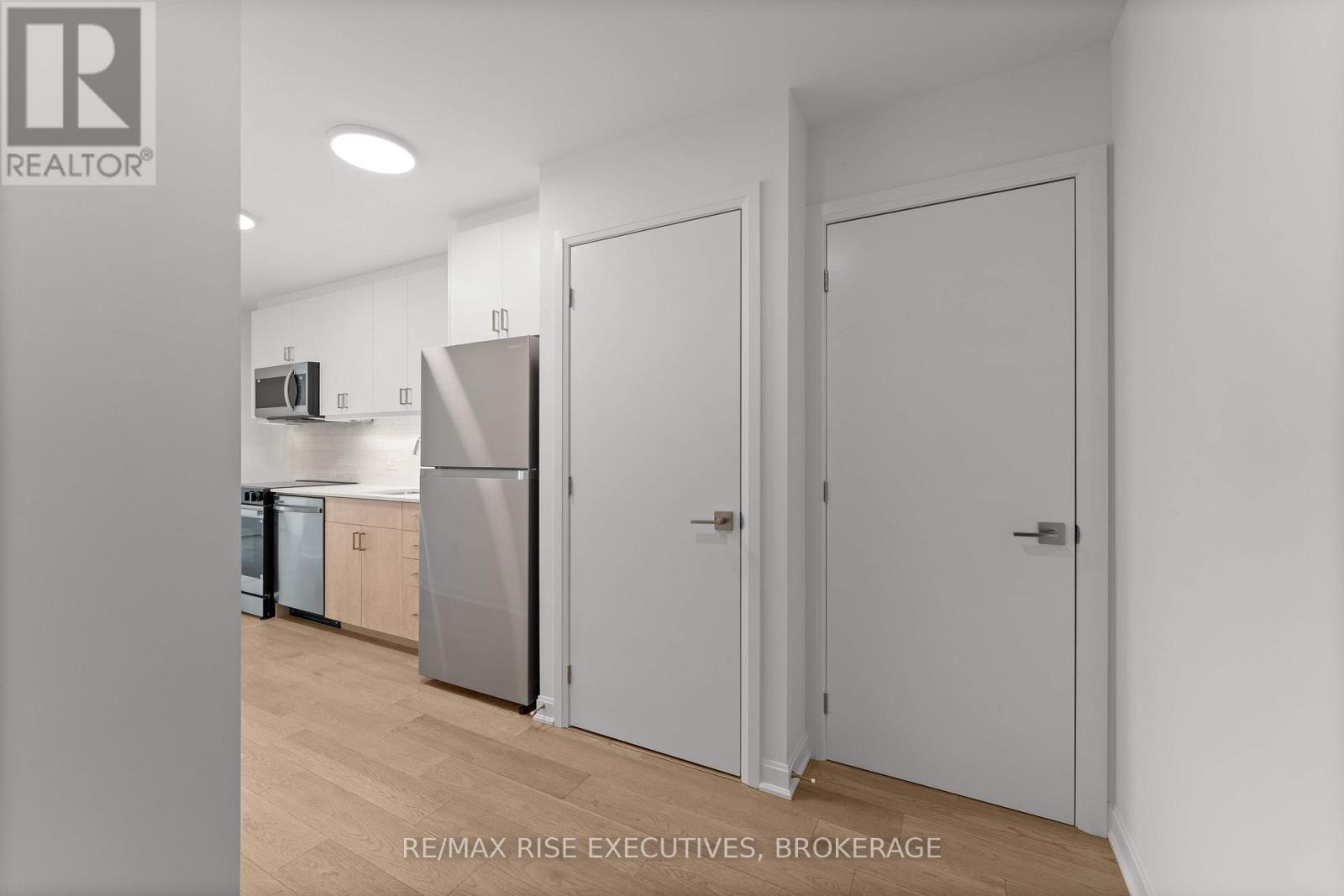 702 - 223 Princess Street, Kingston (East Of Sir John A. Blvd), Ontario  K7L 1B3 - Photo 9 - X12600450