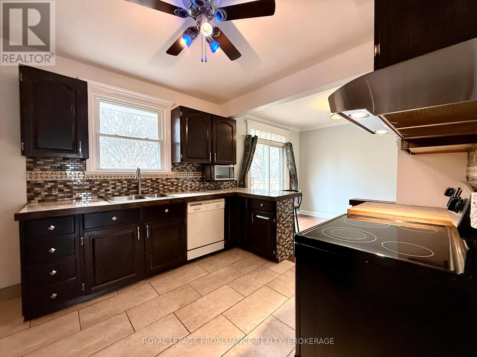 725 Front Road, Kingston, Ontario  K7M 5R6 - Photo 12 - X12600460