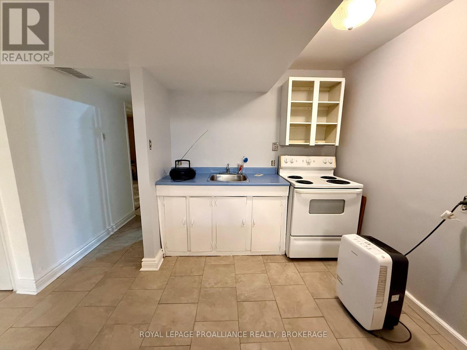 725 Front Road, Kingston, Ontario  K7M 5R6 - Photo 21 - X12600460