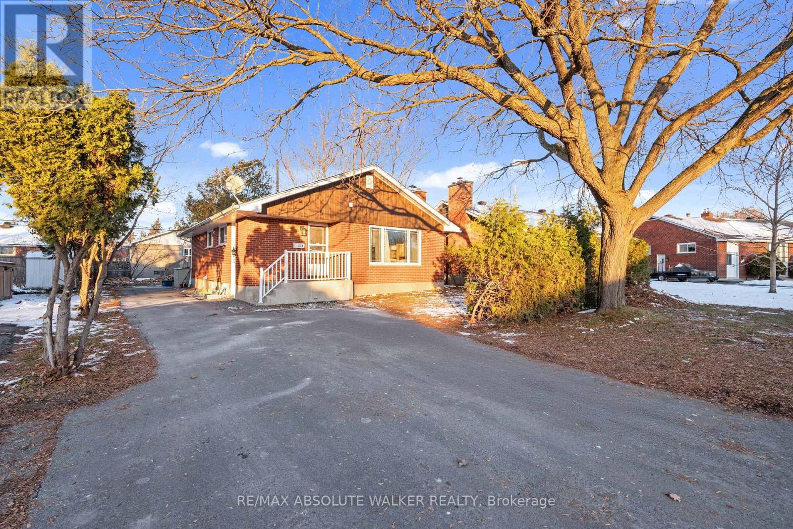 1343 Highgate Road, Ottawa, Ontario  K2C 2Y5 - Photo 1 - X12600418