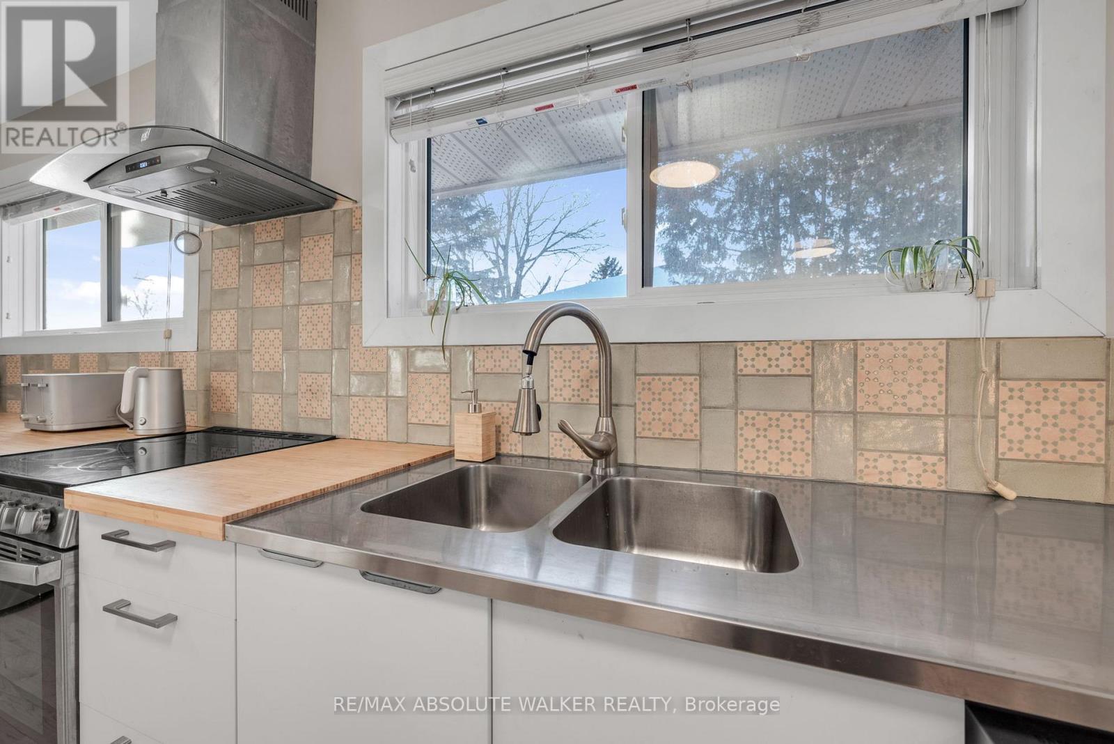 1343 Highgate Road, Ottawa, Ontario  K2C 2Y5 - Photo 11 - X12600418