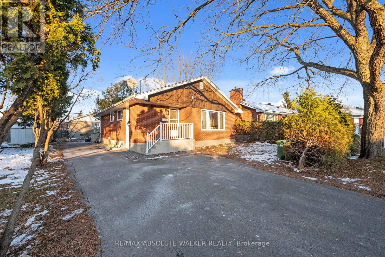 1343 Highgate Road, Ottawa, Ontario  K2C 2Y5 - Photo 2 - X12600418