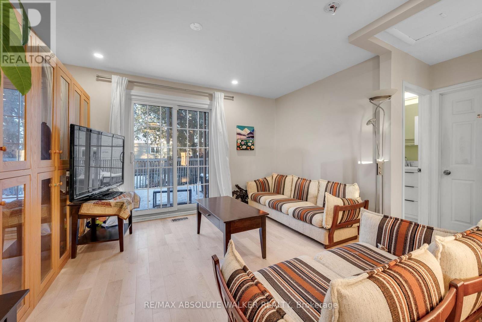 1343 Highgate Road, Ottawa, Ontario  K2C 2Y5 - Photo 3 - X12600418