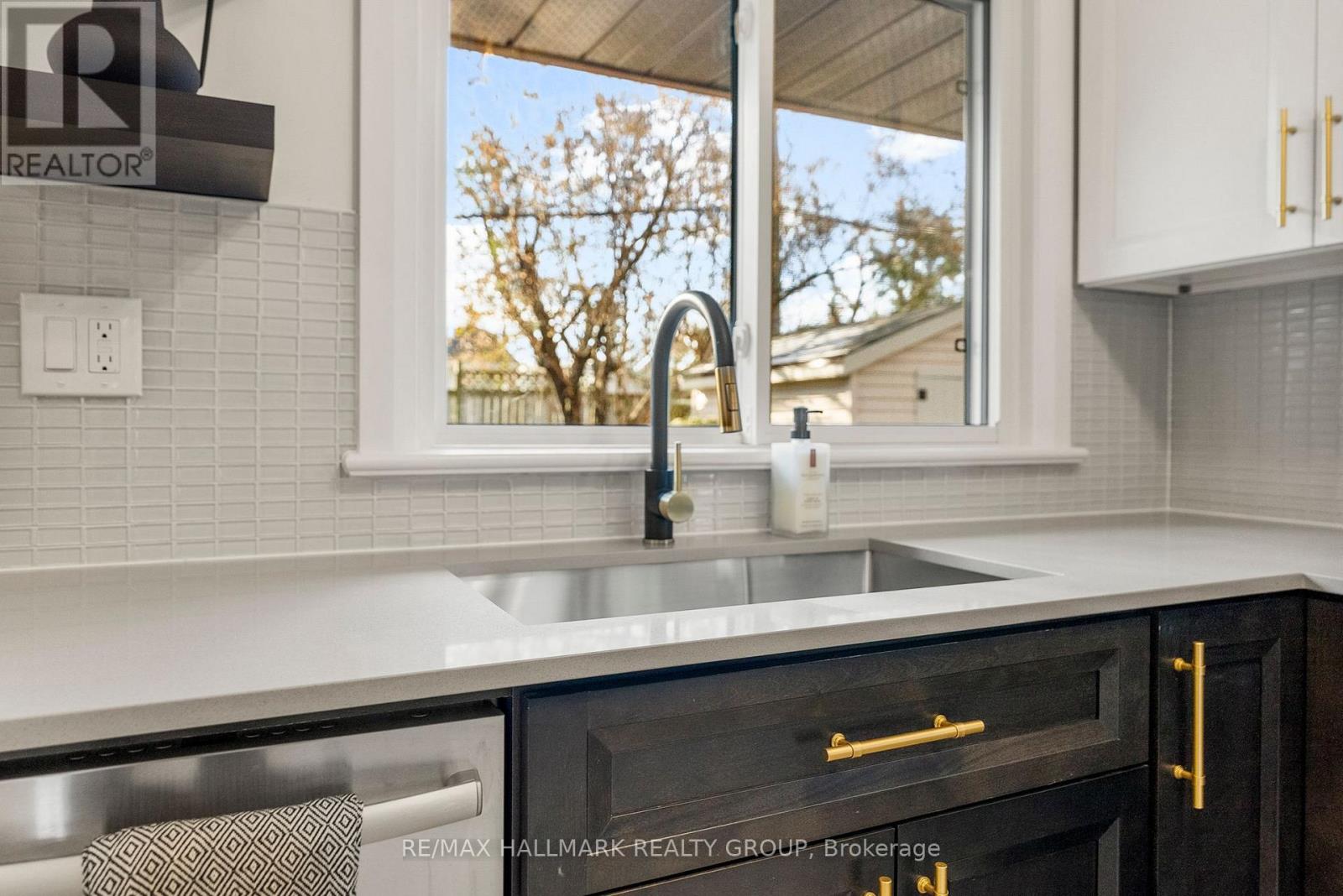 942 Elsett Drive, Ottawa, Ontario  K1G 2S9 - Photo 18 - X12600446