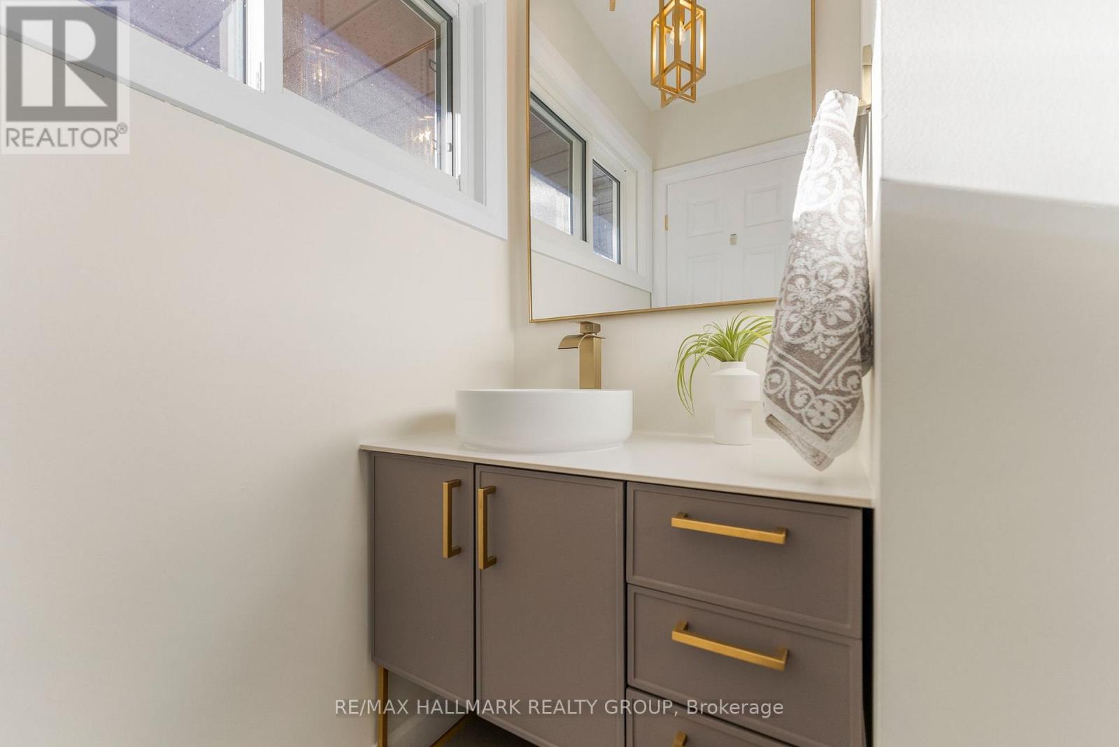 942 Elsett Drive, Ottawa, Ontario  K1G 2S9 - Photo 24 - X12600446