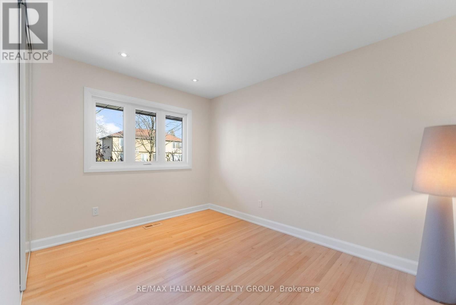 942 Elsett Drive, Ottawa, Ontario  K1G 2S9 - Photo 25 - X12600446