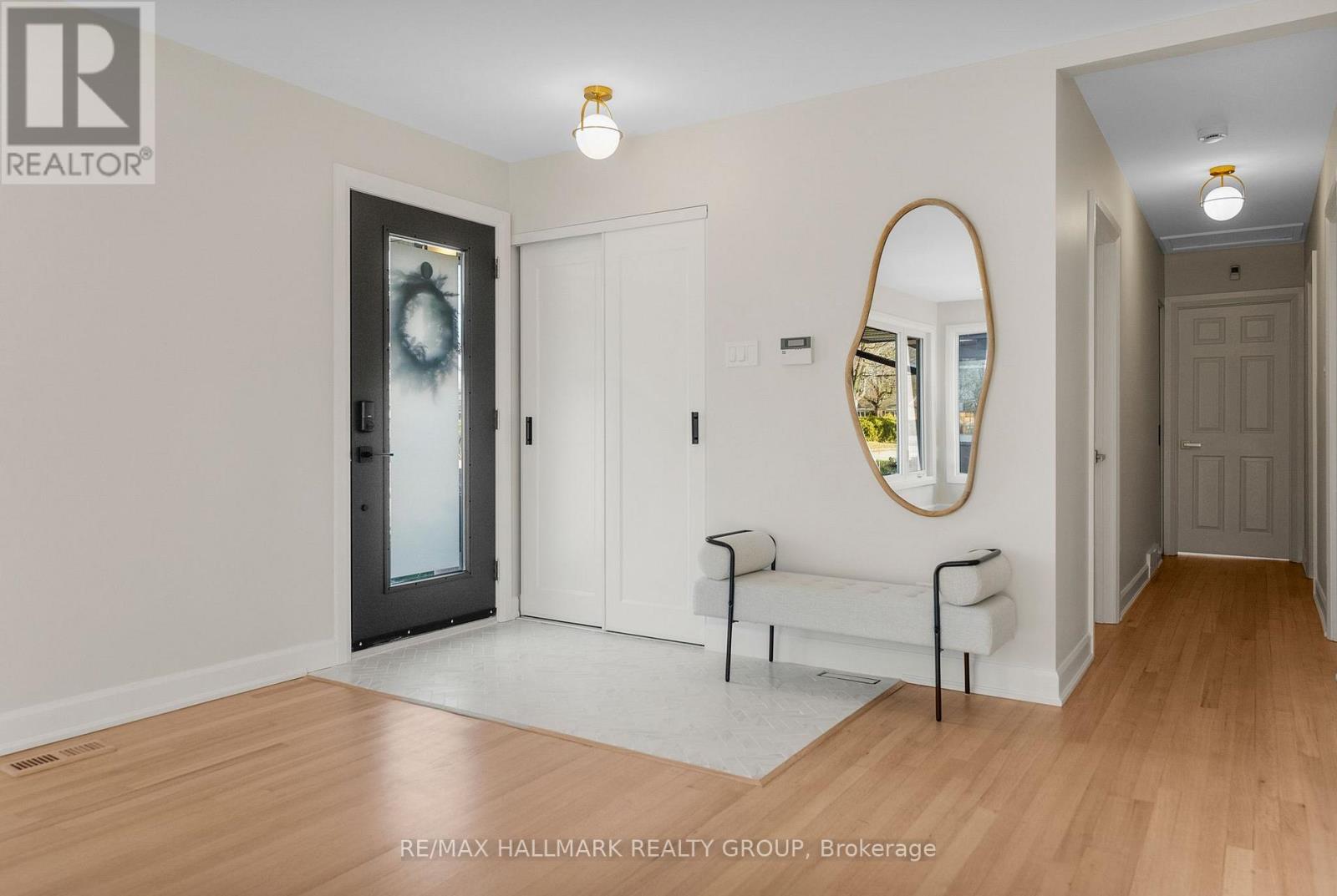 942 Elsett Drive, Ottawa, Ontario  K1G 2S9 - Photo 4 - X12600446