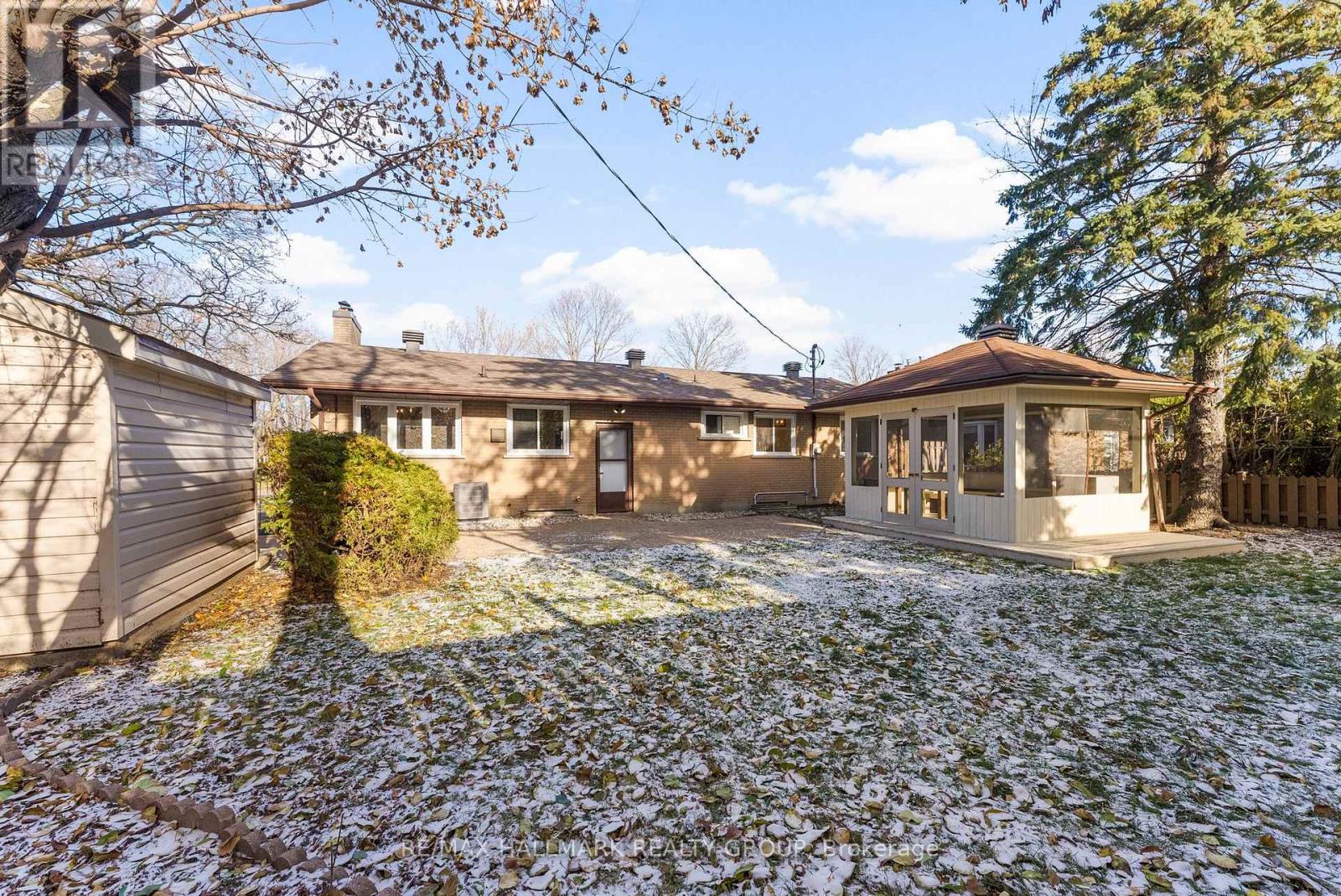 942 Elsett Drive, Ottawa, Ontario  K1G 2S9 - Photo 46 - X12600446