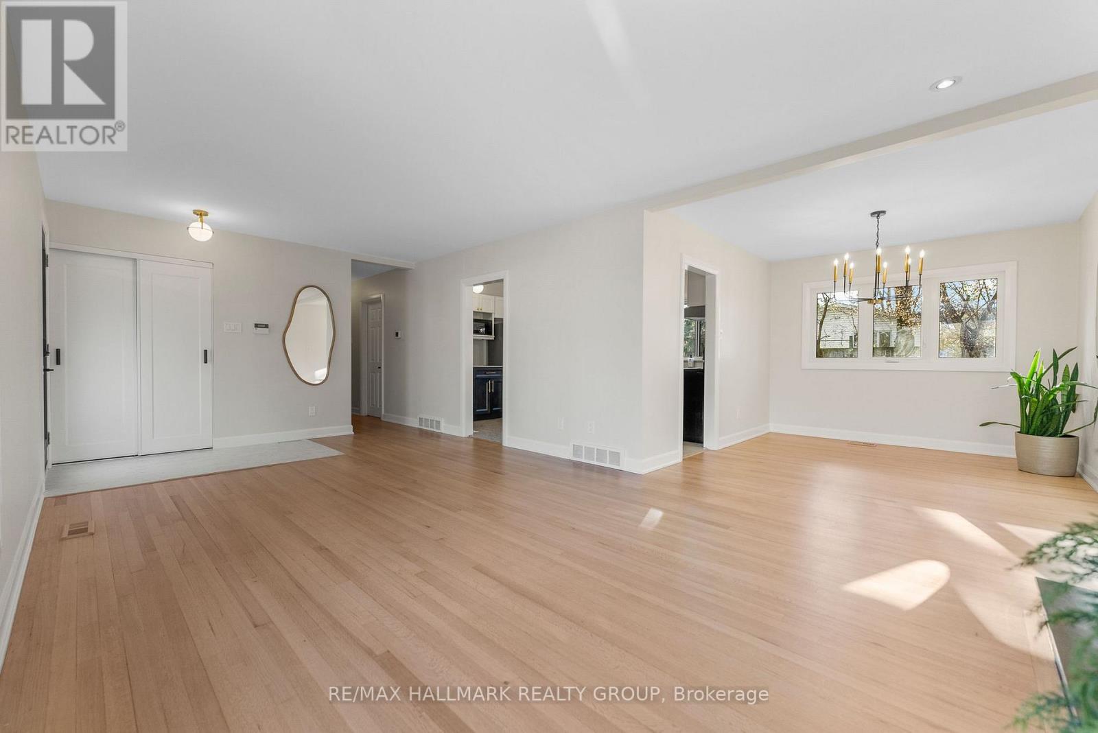 942 Elsett Drive, Ottawa, Ontario  K1G 2S9 - Photo 9 - X12600446