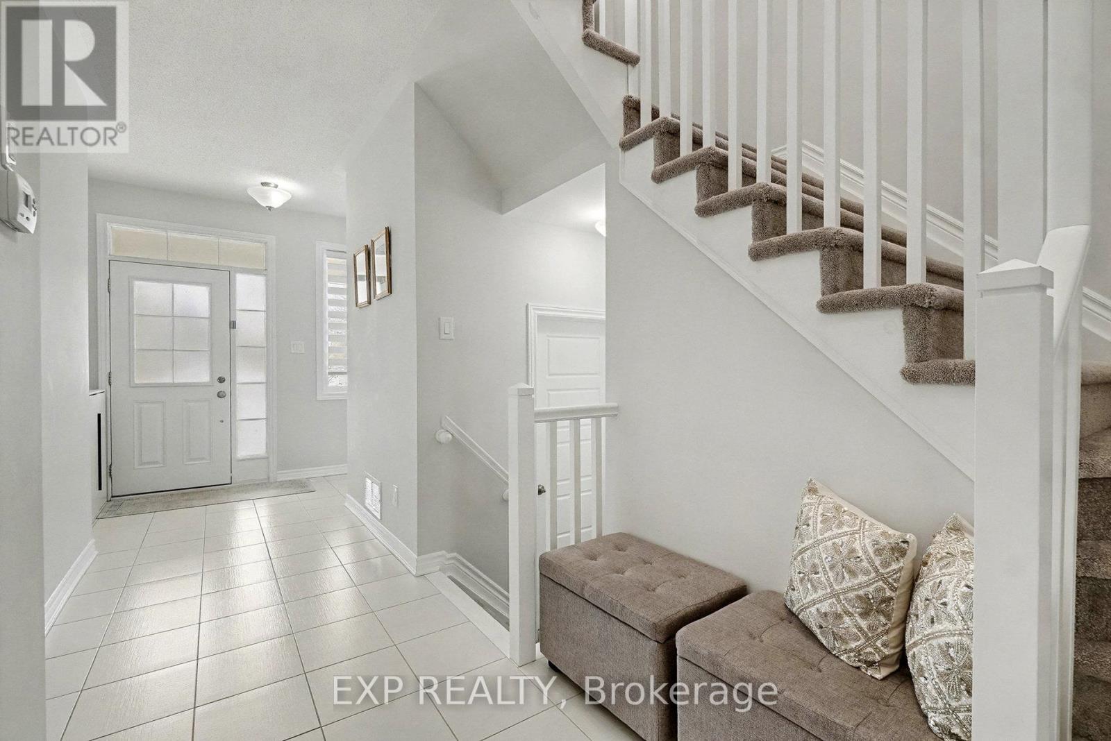 681 Broad Cove Crescent, Ottawa, Ontario  K2C 3H2 - Photo 4 - X12600462