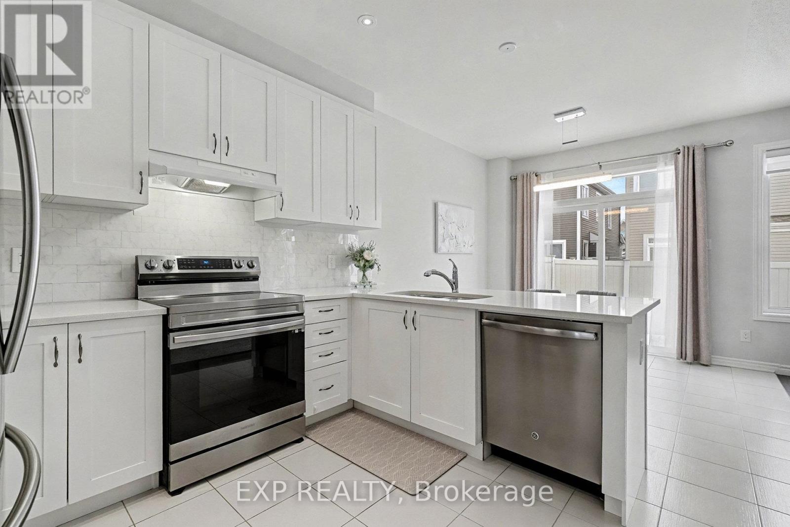 681 Broad Cove Crescent, Ottawa, Ontario  K2C 3H2 - Photo 6 - X12600462