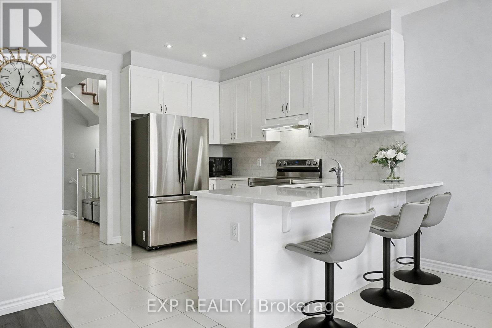 681 Broad Cove Crescent, Ottawa, Ontario  K2C 3H2 - Photo 8 - X12600462