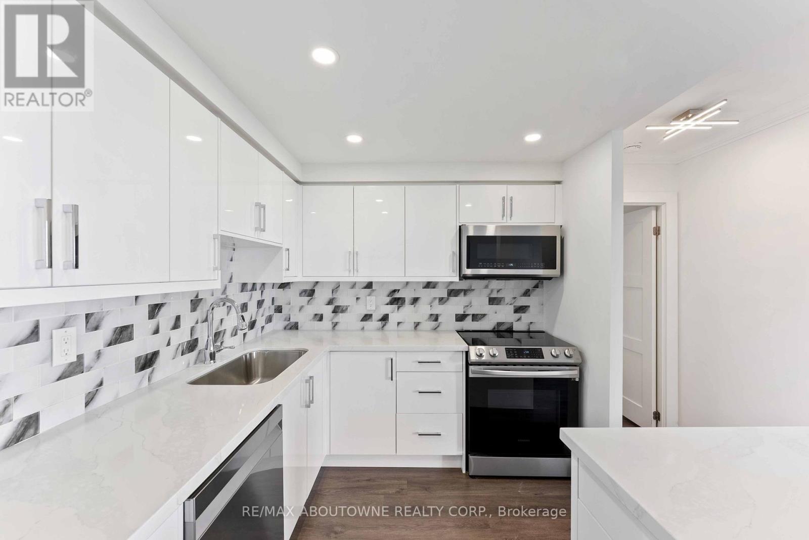 903 - 1110 Walden Circle, Mississauga, Ontario  L5J 4R3 - Photo 6 - W12540338