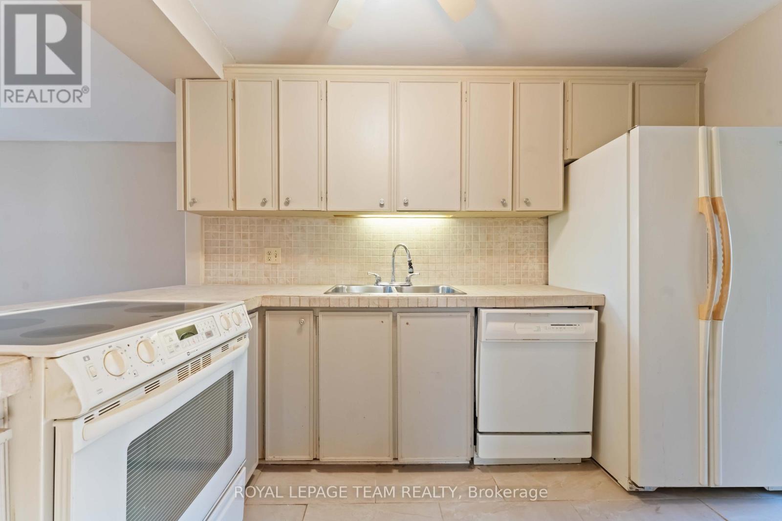 1094 Alenmede Crescent, Ottawa, Ontario K2B 8H3 - Photo 11 - X12485329