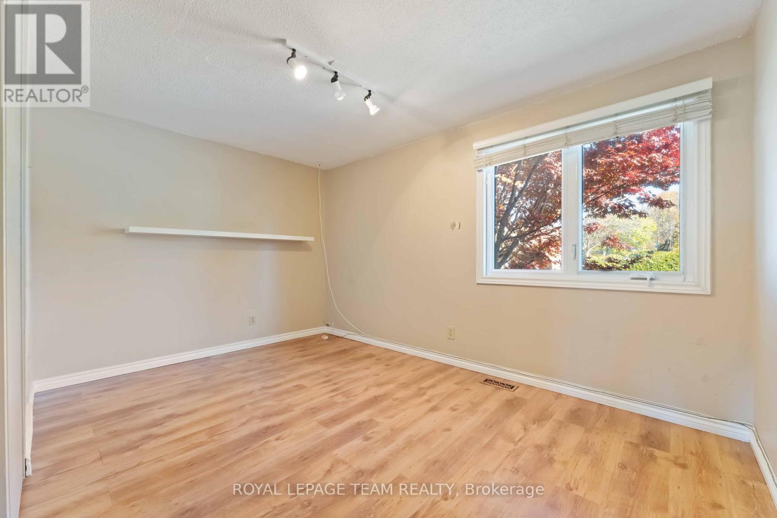 1094 Alenmede Crescent, Ottawa, Ontario K2B 8H3 - Photo 17 - X12485329