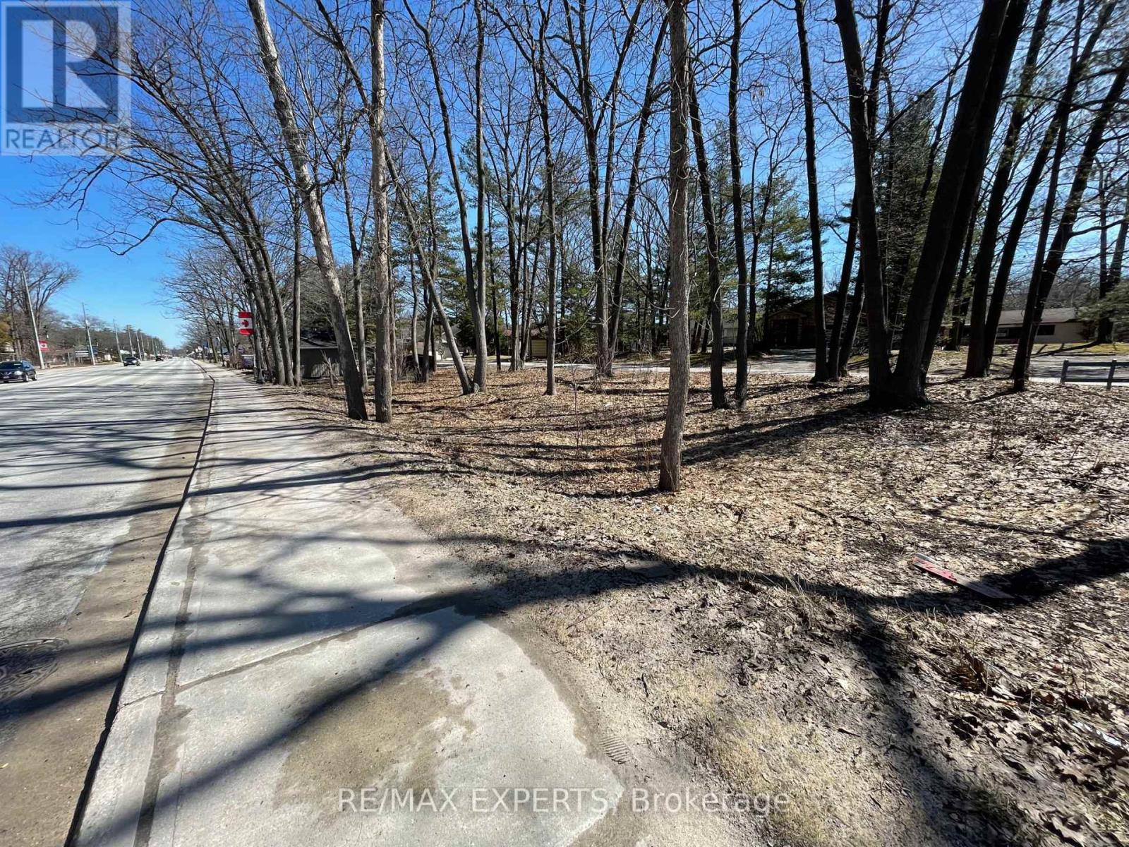 1521 Mosley Street, Wasaga Beach, Ontario  L9Z 2B7 - Photo 2 - S12600452