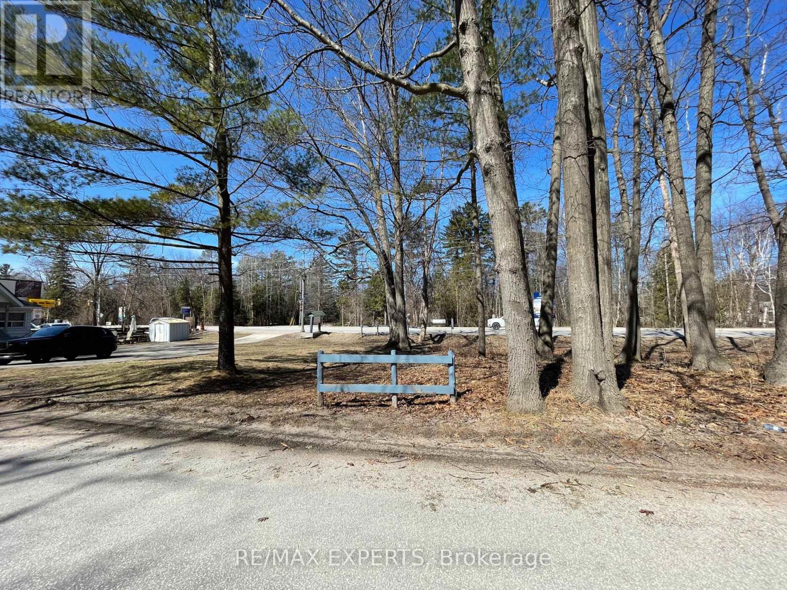 1521 Mosley Street, Wasaga Beach, Ontario  L9Z 2B7 - Photo 3 - S12600452