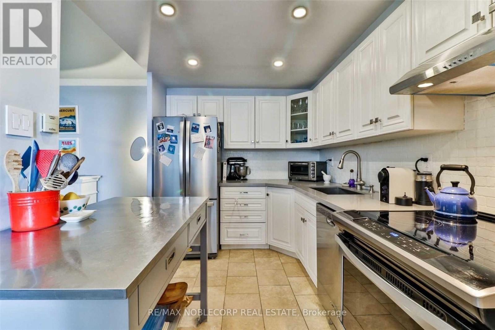 1201 - 360 Ridelle Avenue, Toronto, Ontario  M6B 1K1 - Photo 8 - W12600412