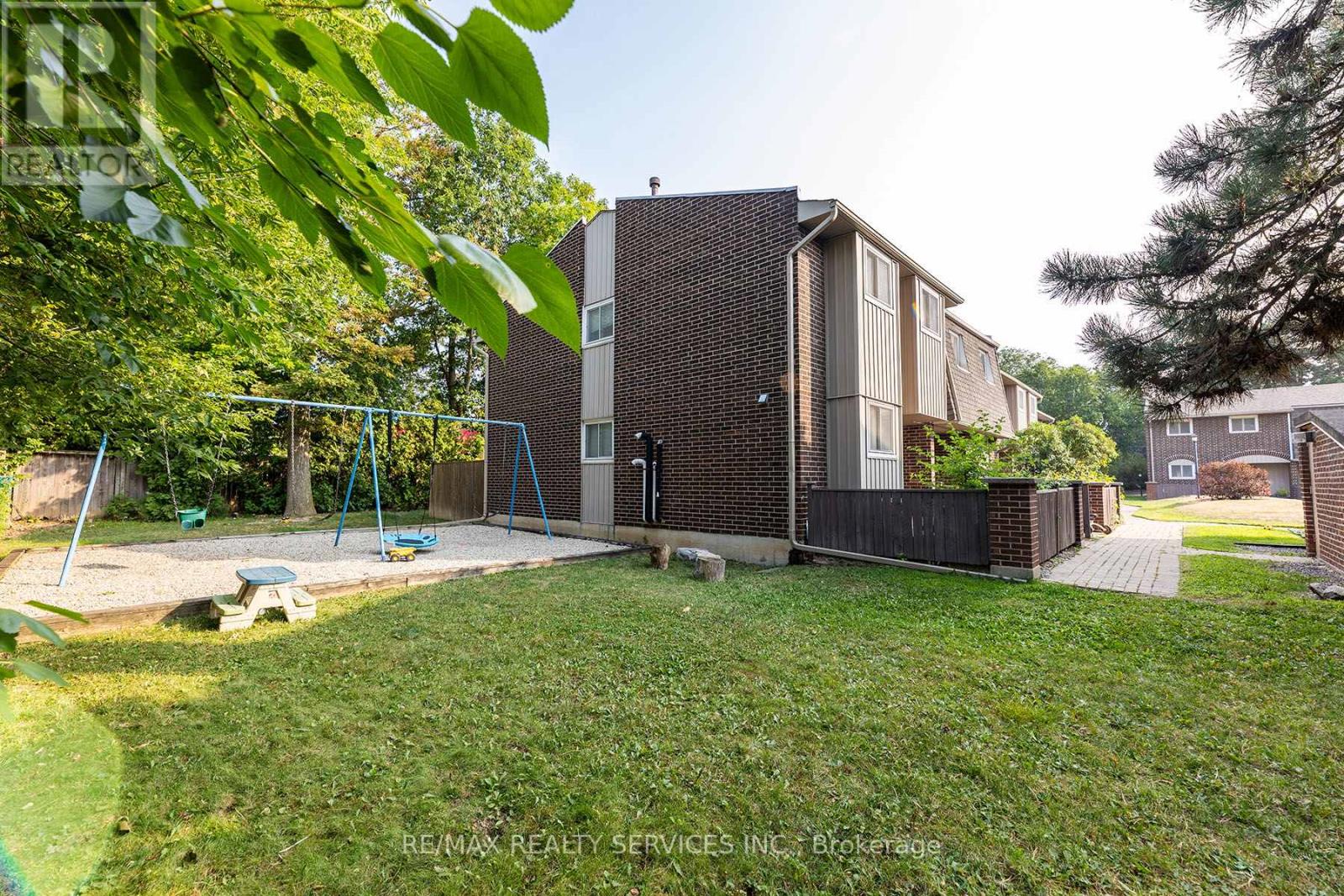 Unit 3 - 1306 Guelph Line, Burlington (Mountainside), Ontario  L7P 2S9 - Photo 5 - W12600430