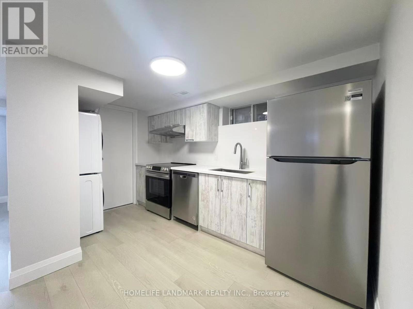 Lower - 544 Indian Road, Toronto, Ontario  M6P 2C2 - Photo 4 - W12600436