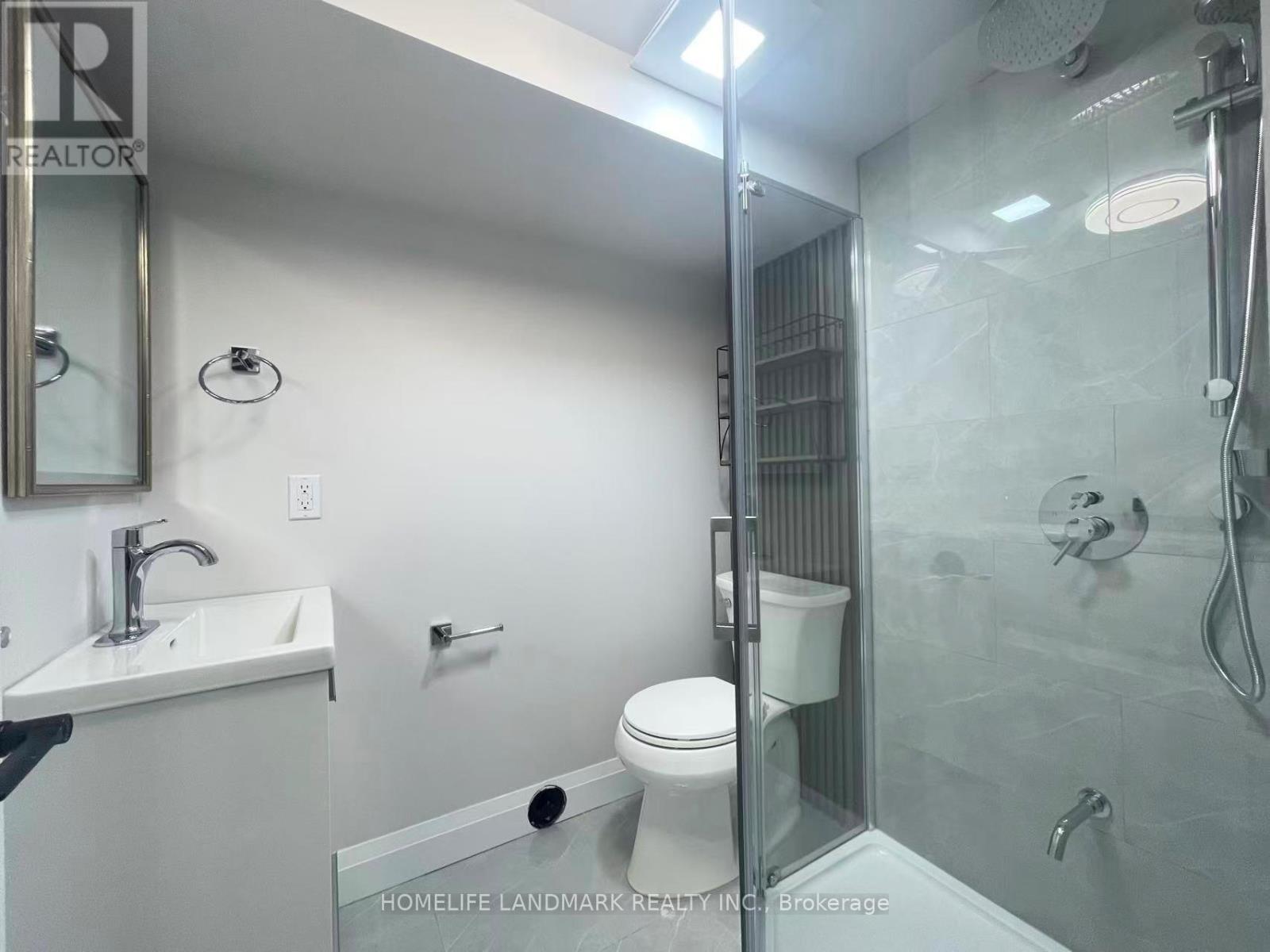 Lower - 544 Indian Road, Toronto, Ontario  M6P 2C2 - Photo 6 - W12600436