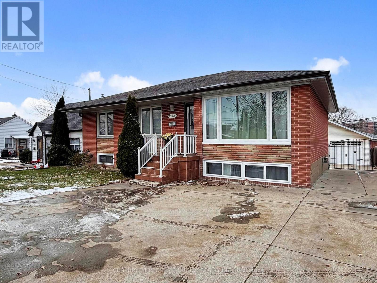 2864 Weston Road, Toronto (Humberlea-Pelmo Park), Ontario  M9M 2S3 - Photo 2 - W12600440