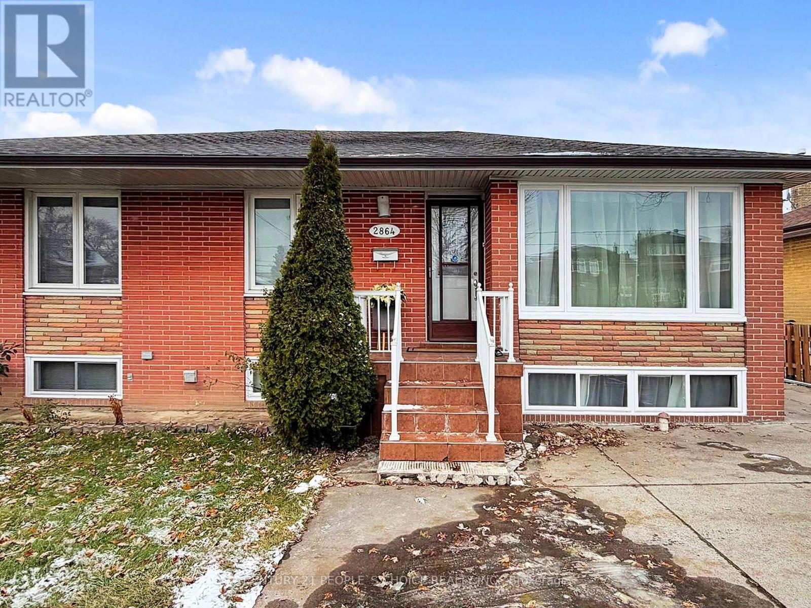 2864 Weston Road, Toronto (Humberlea-Pelmo Park), Ontario  M9M 2S3 - Photo 3 - W12600440