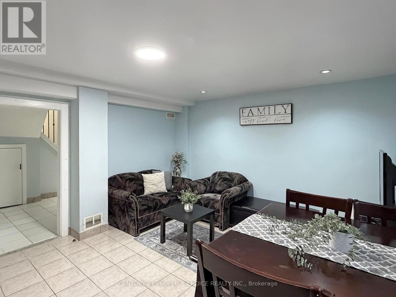 2864 Weston Road, Toronto (Humberlea-Pelmo Park), Ontario  M9M 2S3 - Photo 35 - W12600440