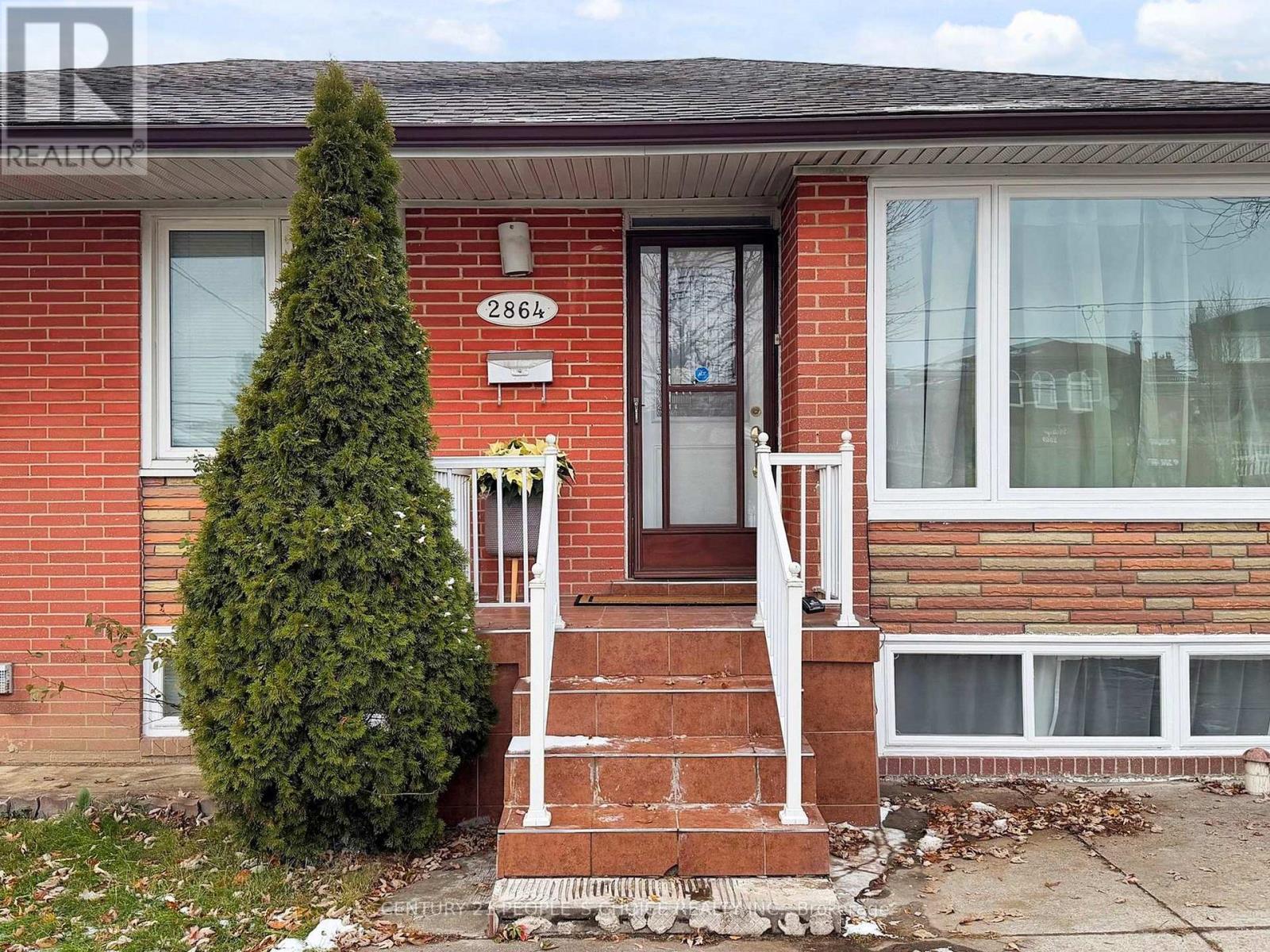 2864 Weston Road, Toronto (Humberlea-Pelmo Park), Ontario  M9M 2S3 - Photo 4 - W12600440