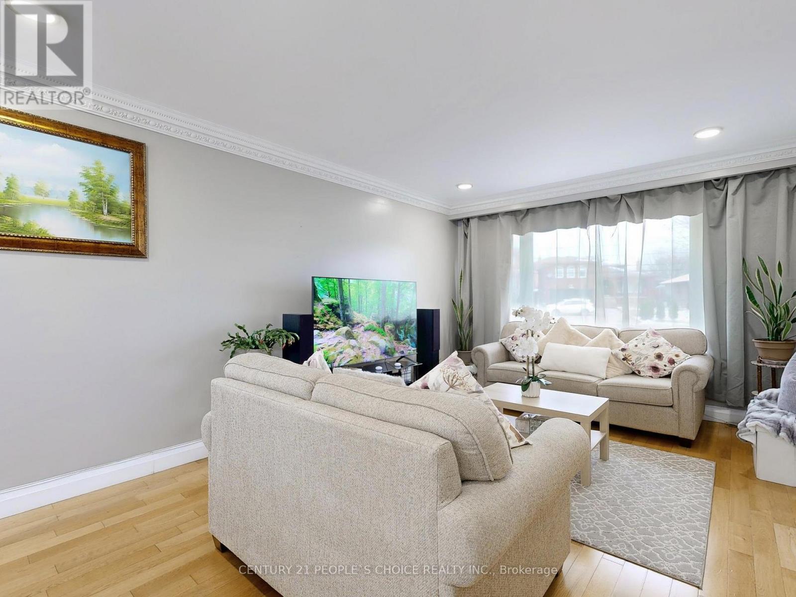 2864 Weston Road, Toronto (Humberlea-Pelmo Park), Ontario  M9M 2S3 - Photo 5 - W12600440