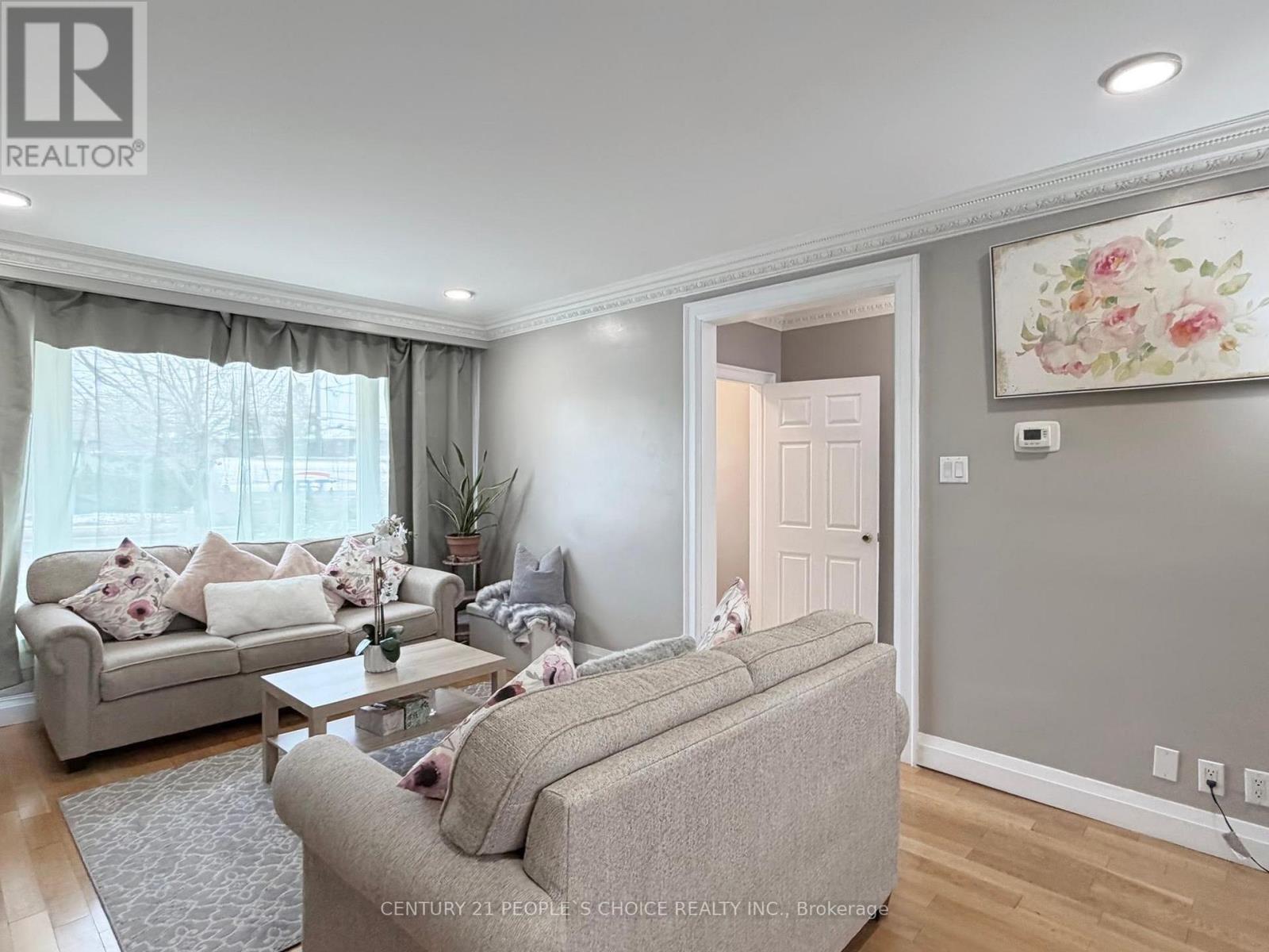 2864 Weston Road, Toronto (Humberlea-Pelmo Park), Ontario  M9M 2S3 - Photo 6 - W12600440