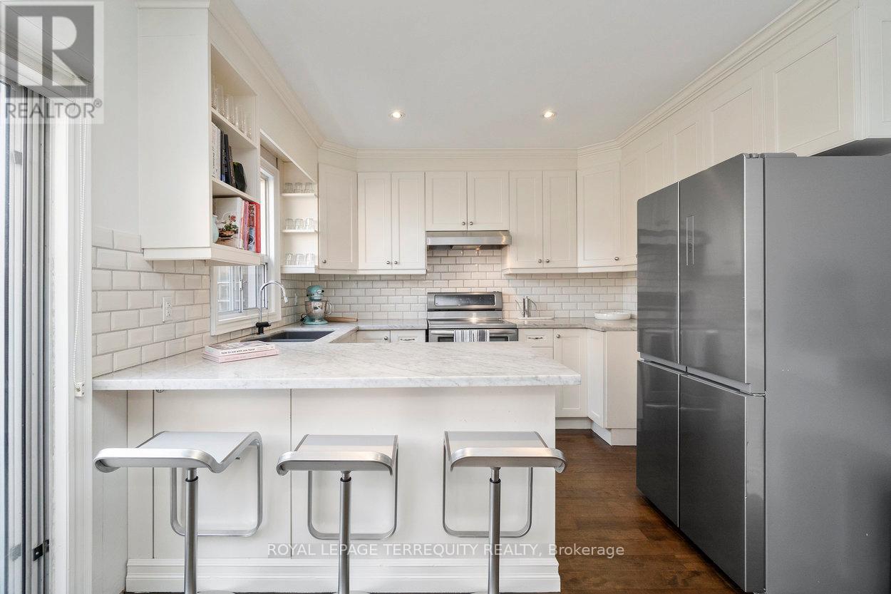 261 Blackthorn Avenue, Toronto, Ontario  M6N 3H7 - Photo 14 - W12600454