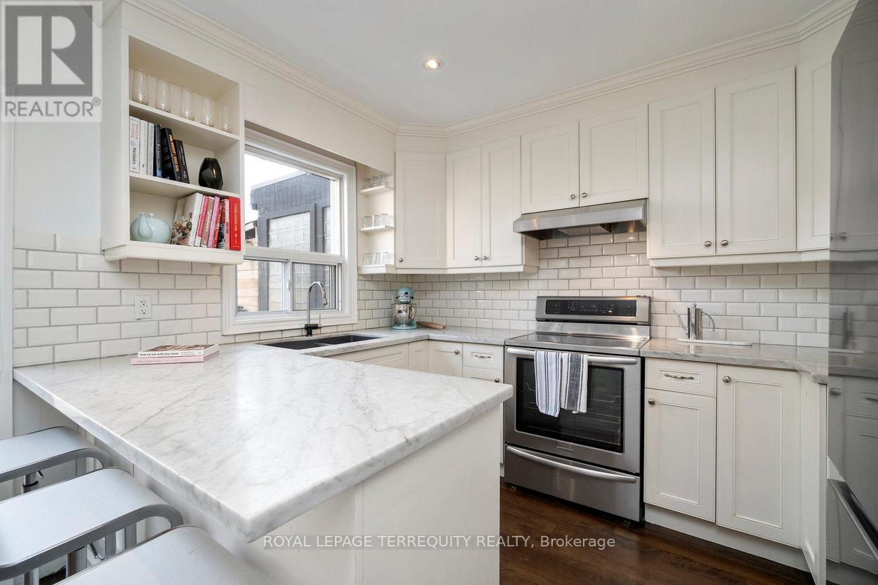 261 Blackthorn Avenue, Toronto, Ontario  M6N 3H7 - Photo 15 - W12600454