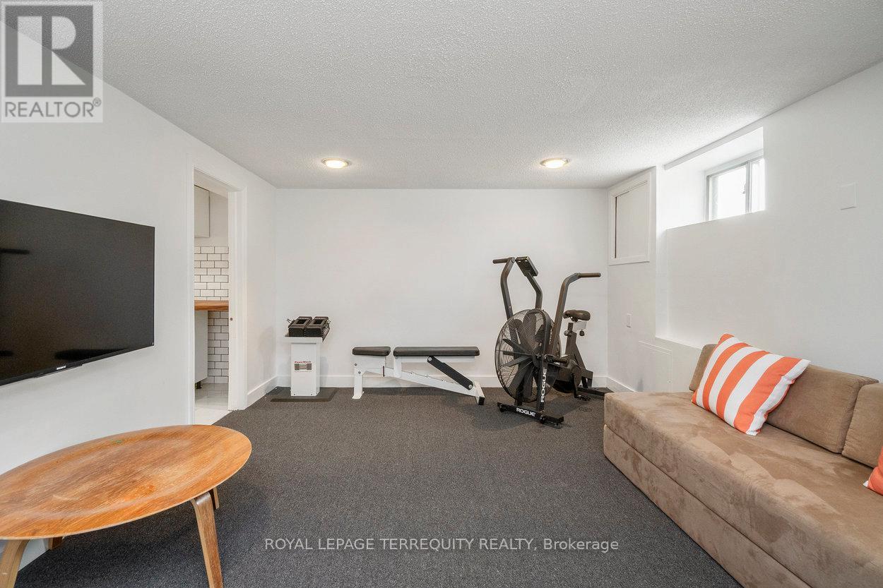 261 Blackthorn Avenue, Toronto, Ontario  M6N 3H7 - Photo 29 - W12600454