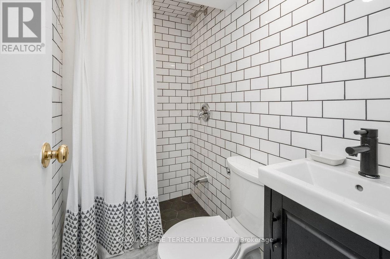 261 Blackthorn Avenue, Toronto, Ontario  M6N 3H7 - Photo 32 - W12600454